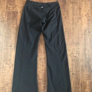 size 6 lululemon black yoga pants